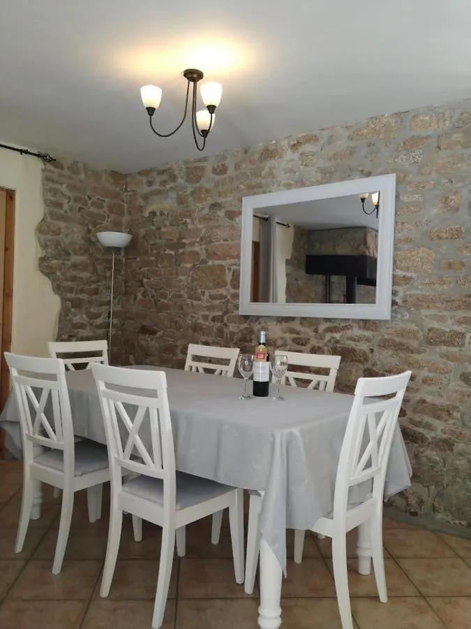 Bonne Chere Family Friendly Gites * Heated Pool * Huge Playbarn Pontivy 0*,