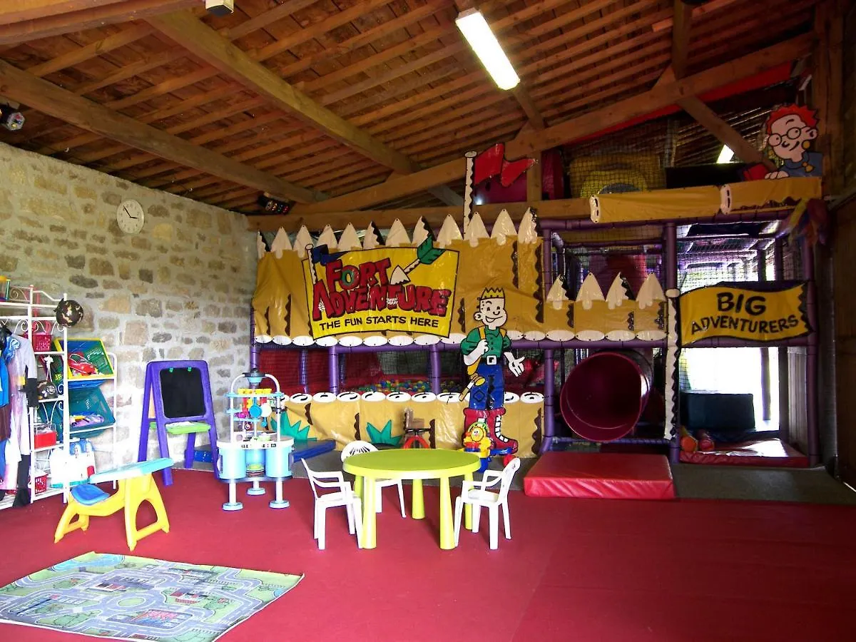 Bonne Chere Family Friendly Gites * Heated Pool * Huge Playbarn Pontivy Holiday home